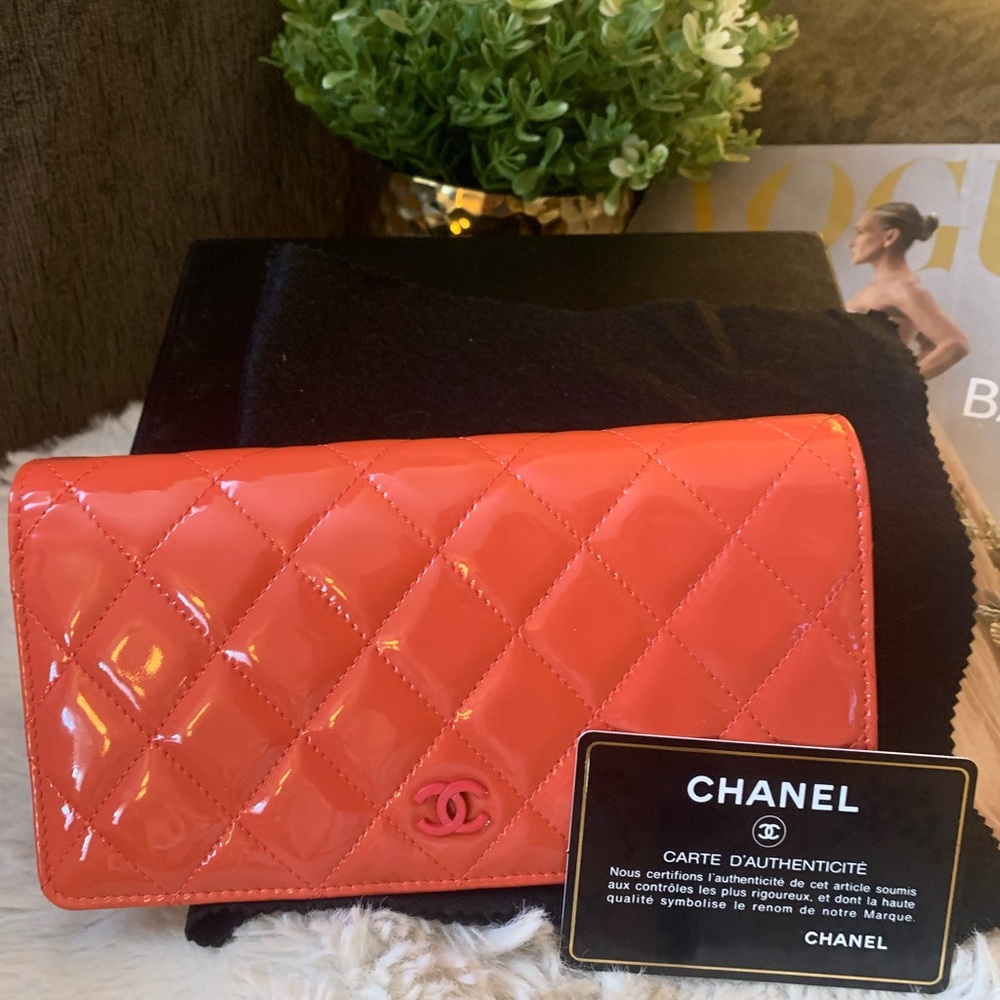 ❤️Cute Chanel Quilted Wallet/Clutch. Cute spring colour. New. Complete set. 🩷